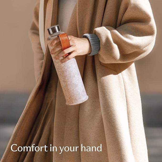 Glass Water Bottle 25oz with Felt Sleeve - Borosilicate Glass - Leakproof Lid - BPA Free - Glass Bottles for Beverage & Juicing (Beige)