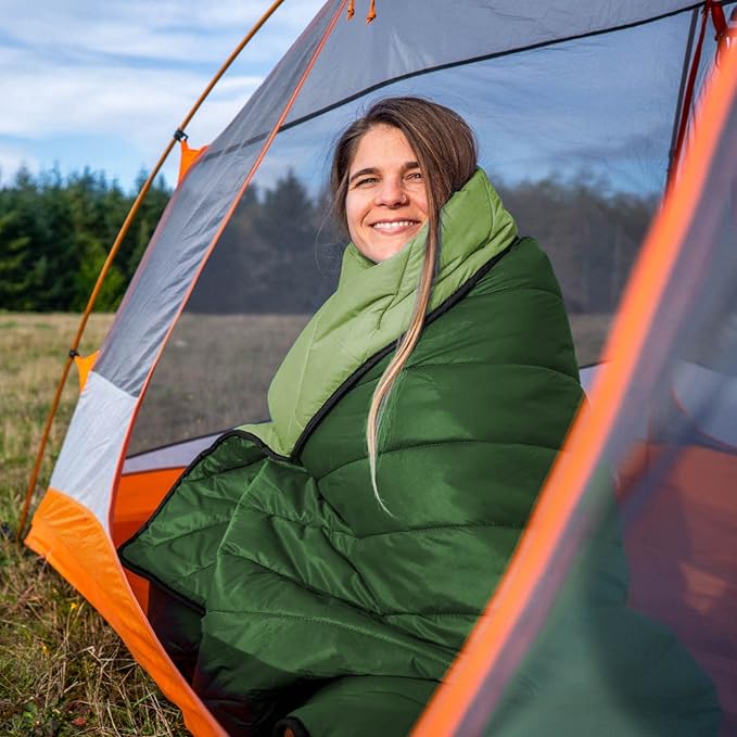 Oceas Outdoor Waterproof Stadium Blanket - Thicker Weather Proof and Windproof Blankets for Camping, Sporting Events, Picnic and Car Use - 100% Waterproof Insulated Blanket and Throws (Puffy, Green)