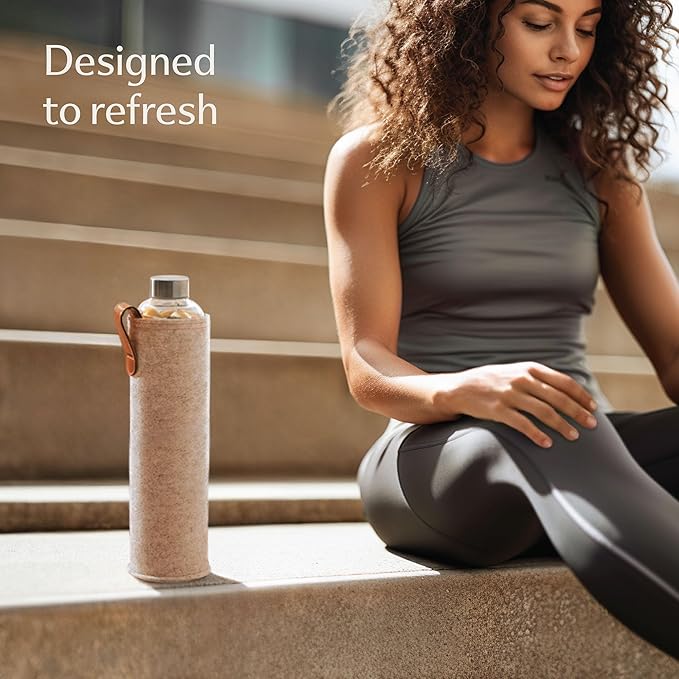 Glass Water Bottle 25oz with Felt Sleeve - Borosilicate Glass - Leakproof Lid - BPA Free - Glass Bottles for Beverage & Juicing (Beige)