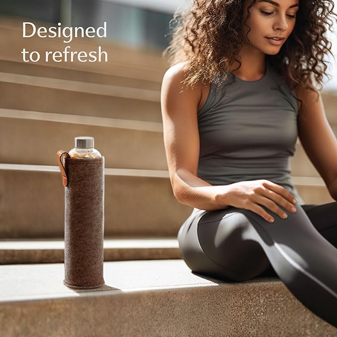 Glass Water Bottle 25oz with Felt Sleeve - Borosilicate Glass - Leakproof Lid - BPA Free - Glass Bottles for Beverage and Juicing (Sand Brown)
