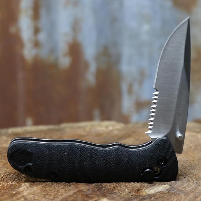 WHISKEY BENT HAT CO. Catch Pin Lock Folding Pocket Knife w/Clip Drop Point Blade Thumbstud Opening 440C Stainless Steel (Raven - Serrated, 3.75" - Closed Length)