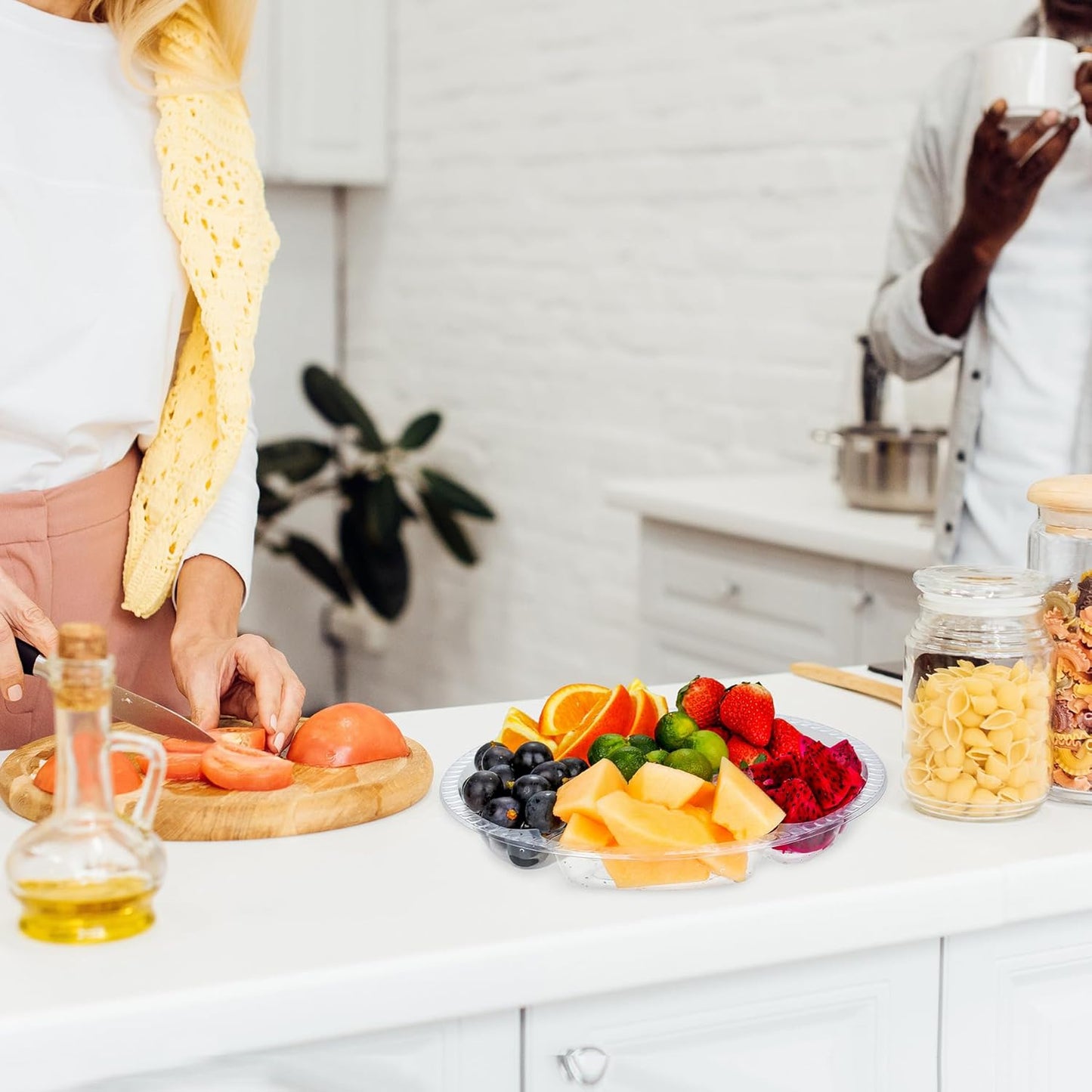 12 Pack Round Plastic Veggie Tray with Lid Fruit Tray 6 Divided Compartment Container Food Serving Dip Platter Reusable Catering Trays for Veggie Fruit Snack Party and Buffet Trays（Clear，12inch）
