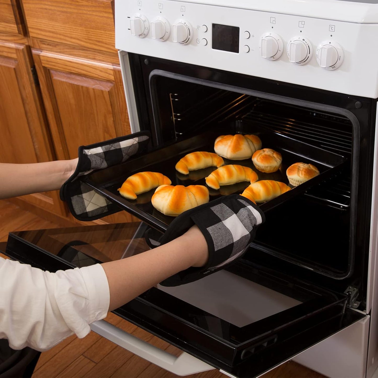 Joyhalo 4 Pack Pot Holders for Kitchen,Cotton Oven Holder with Great Heat Resistance,Non Slip Hot Pads for Kitchen Clearance,Black and White