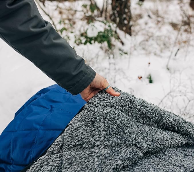 Sherpa Waterproof Outdoor Blanket. Large Sherpa Stadium & Camping Blankets for Cold Weather. Perfect for Picnic, Concerts, Grass, Car, Boat. Windproof, Extra Warm, Machine Washable.