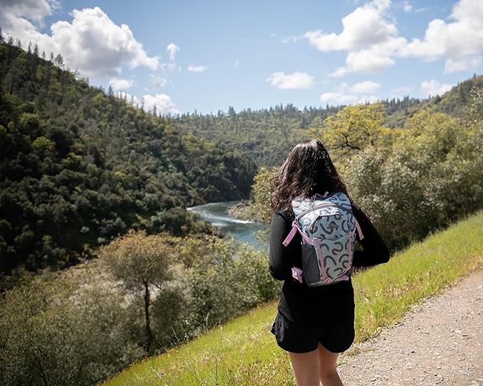 High Sierra Hydrahike 2.0 Hydration Backpack with 2L Water Bladder for Running, Hiking, Camping, or Cycling