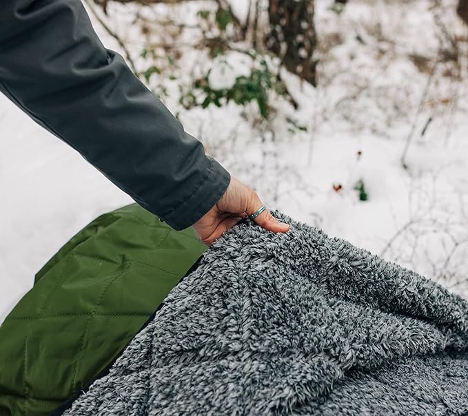 Sherpa Waterproof Outdoor Blanket. Large Sherpa Stadium & Camping Blankets for Cold Weather. Perfect for Picnic, Concerts, Grass, Car, Boat. Windproof, Extra Warm, Machine Washable.