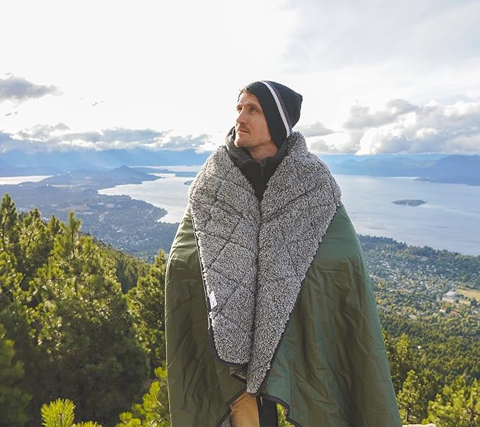 Sherpa Waterproof Outdoor Blanket. Large Sherpa Stadium & Camping Blankets for Cold Weather. Perfect for Picnic, Concerts, Grass, Car, Boat. Windproof, Extra Warm, Machine Washable.