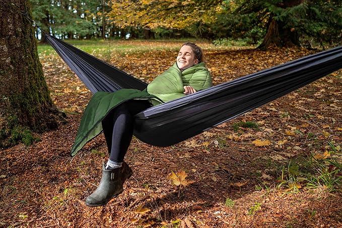 Oceas Outdoor Waterproof Stadium Blanket - Thicker Weather Proof and Windproof Blankets for Camping, Sporting Events, Picnic and Car Use - 100% Waterproof Insulated Blanket and Throws (Puffy, Green)