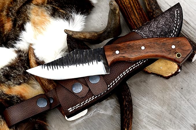 Horizontal Carry Knife, Handmade Full Tang Bushcraft Knife with Comfortable Grip, Hunting Knife with Leather Sheath, Stainless Steel Fixed Blade Knife for Men
